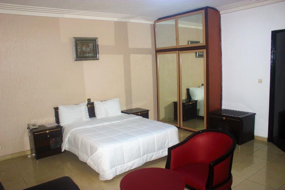 Riviera Hotel Benin Котону Экстерьер фото