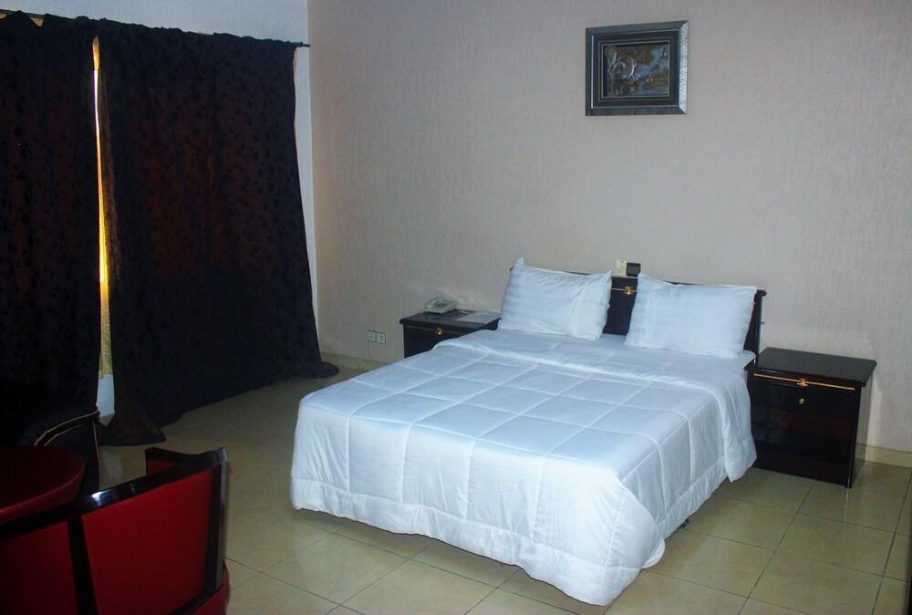 Riviera Hotel Benin Котону Экстерьер фото