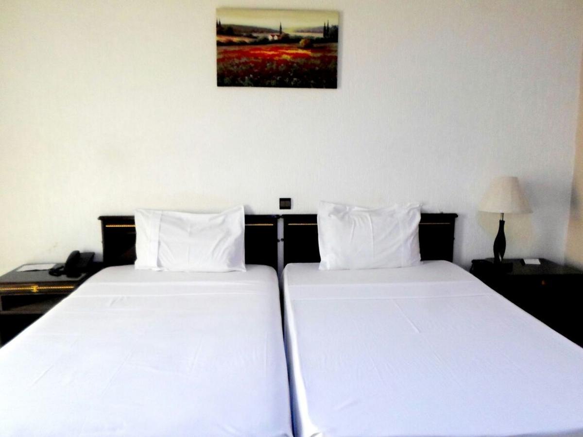 Riviera Hotel Benin Котону Экстерьер фото