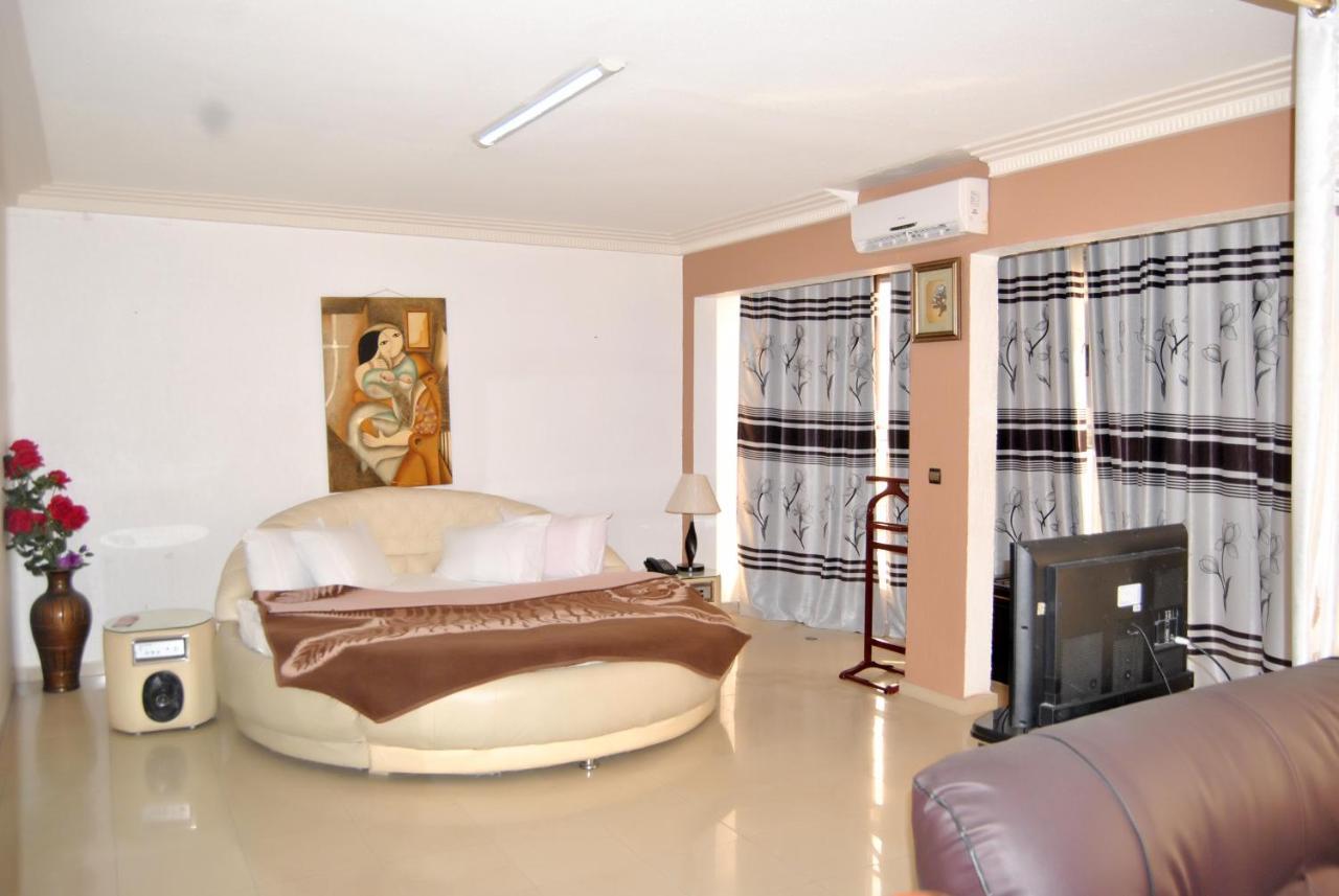 Riviera Hotel Benin Котону Экстерьер фото