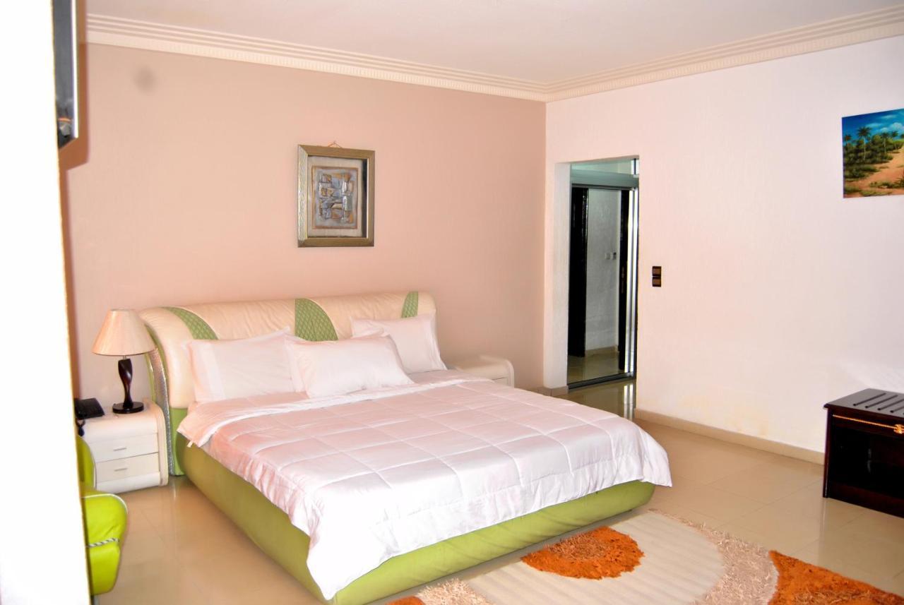 Riviera Hotel Benin Котону Экстерьер фото