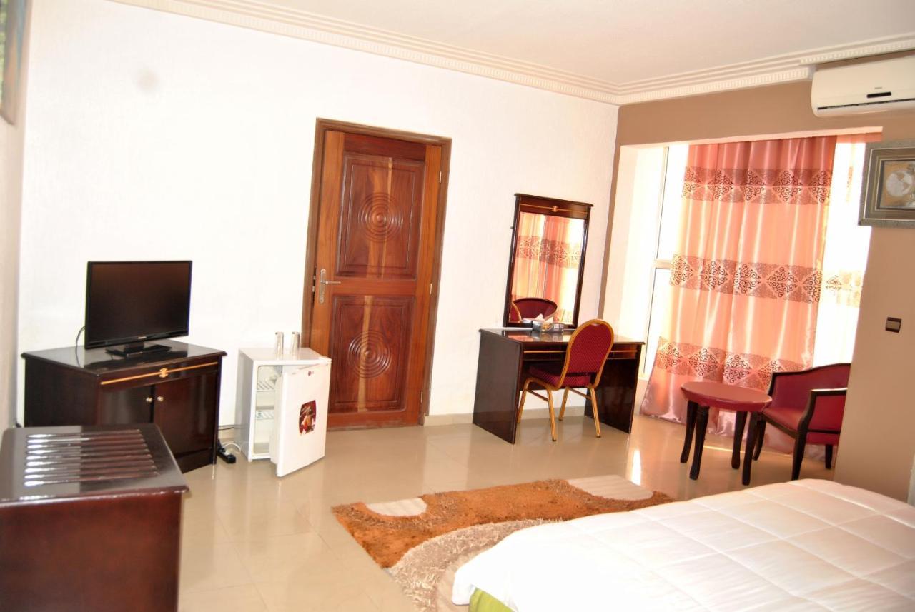 Riviera Hotel Benin Котону Экстерьер фото