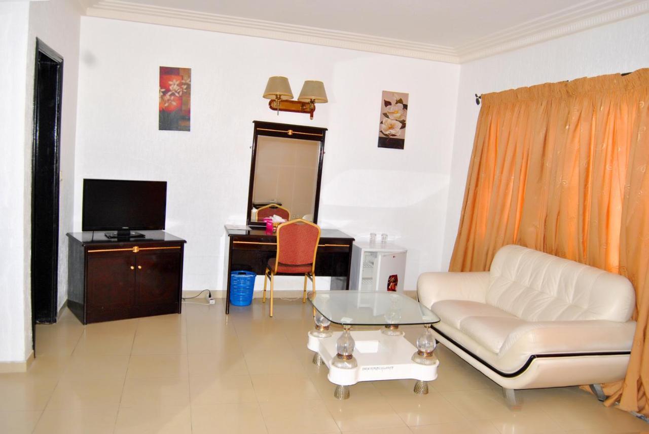 Riviera Hotel Benin Котону Экстерьер фото
